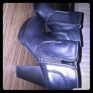 Gianni Bini black boots